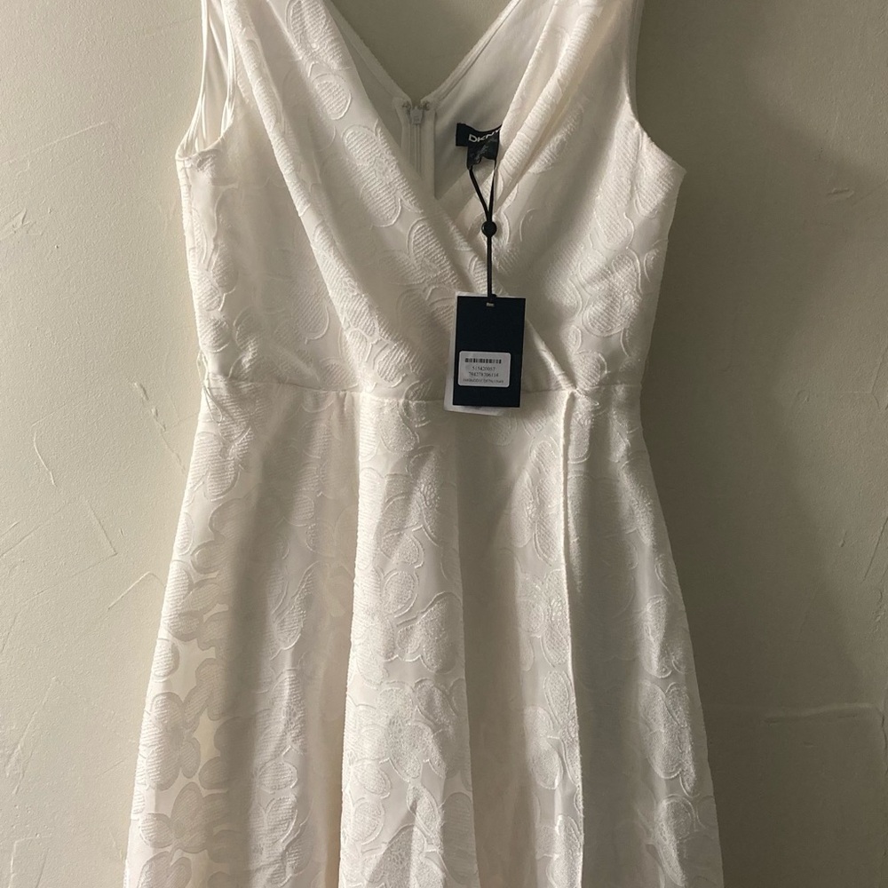 DKNY Elegant White Dress with Floral Pattern